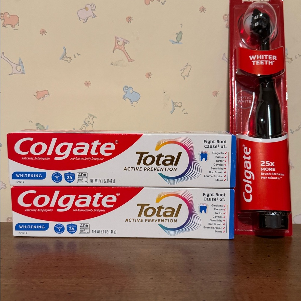 Colgate Total Whitening Toothpaste and Toothbrush Set